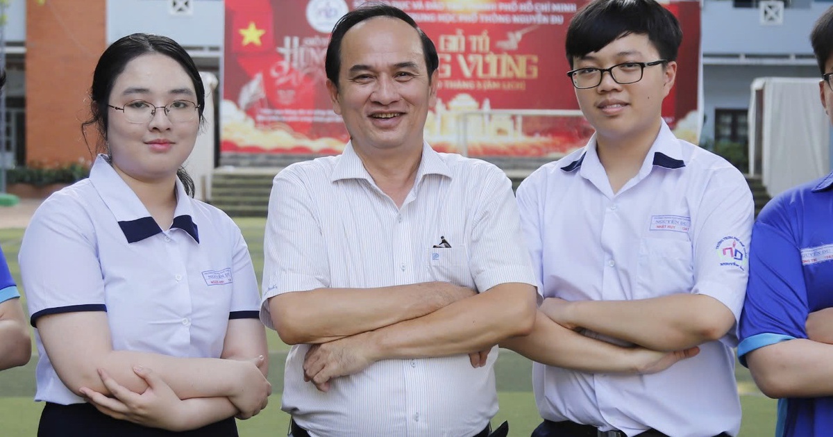 'Bộ tứ' Trường THPT Nguyễn Du đạt 8.5 IELTS ngay lần thi đầu tiên