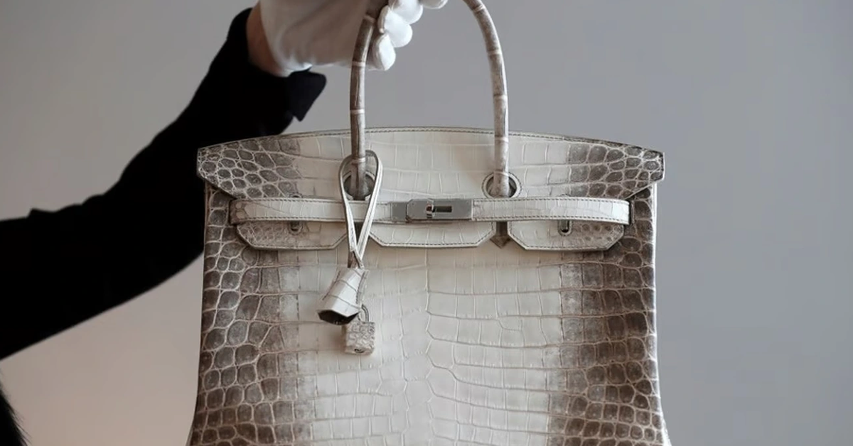 Sẽ đấu giá 2 túi Hermes da cá sấu bạch tạng của bà Trương Mỹ Lan vào ngày 21-5