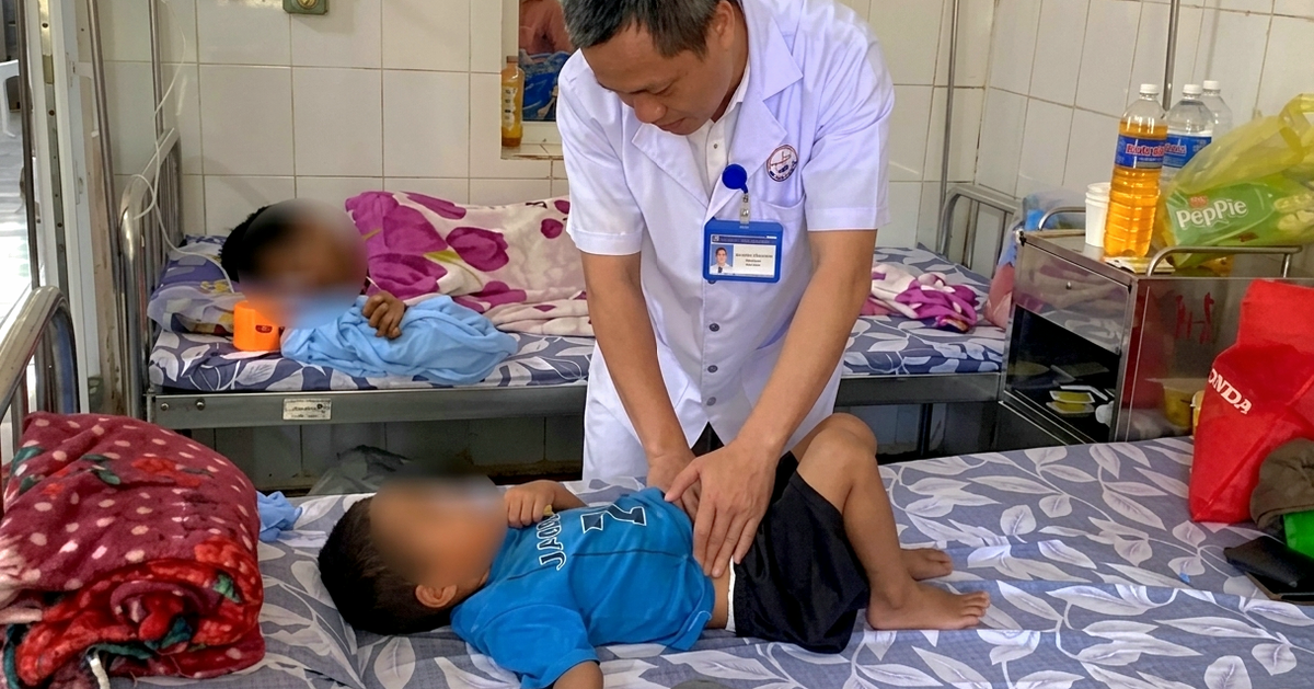 Phát hiện 2 loại vi khuẩn gây ngộ độc trong mẫu bánh mì khiến 64 người nhập viện