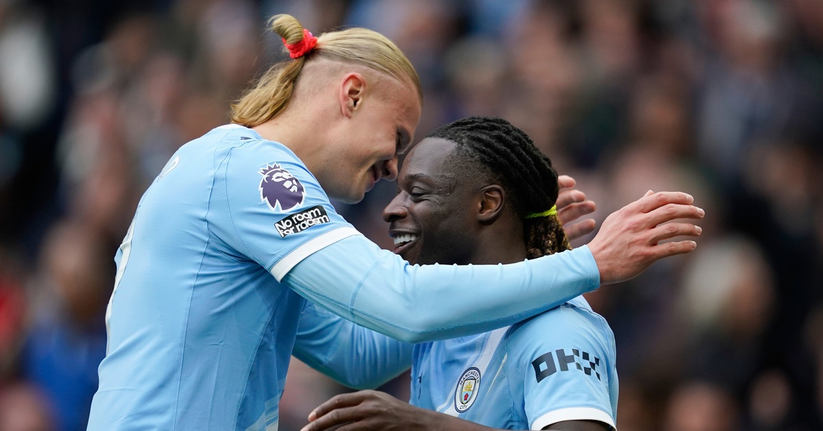 Đánh bại Brentford, Man City chỉ còn kém Arsenal 2 điểm
