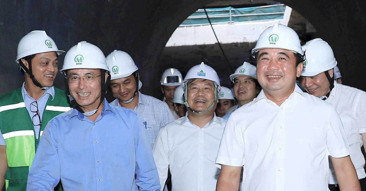 Bí thư Hà Nội thị sát ga ngầm tuyến metro Nhổn - ga Hà Nội, yêu cầu phải xong trong năm 2027