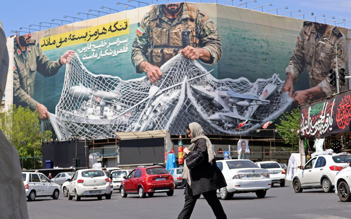 Trung Đông leo thang: Iran ngắt liên lạc với Mỹ, tính đóng chặt eo biển Hormuz