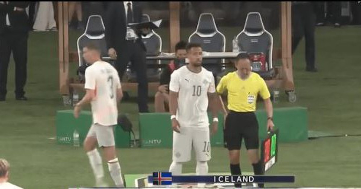 Iceland thua đau trước Nhật Bản vì... luật thay người trong 10 giây