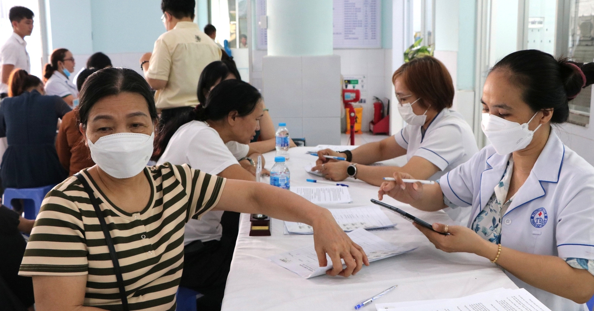 TP.HCM đề xuất bổ sung hơn 1.800 nhân viên y tế cho các trạm y tế