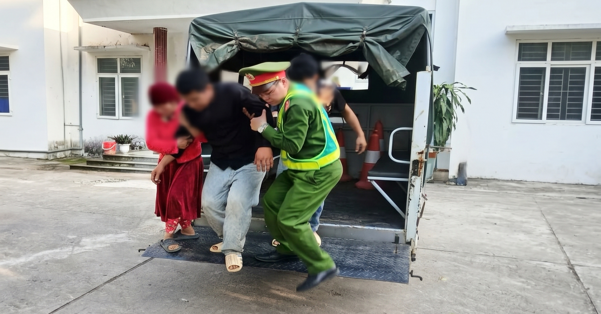 Chở người nhà ngộ độc lá ngón đi cấp cứu thì bị tai nạn, công an xã có mặt hỗ trợ