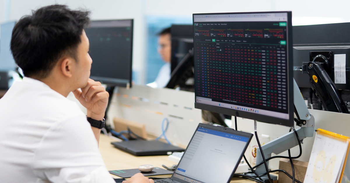 VN-Index mất gần 19 điểm, một cổ phiếu ngân hàng bất ngờ giảm sàn