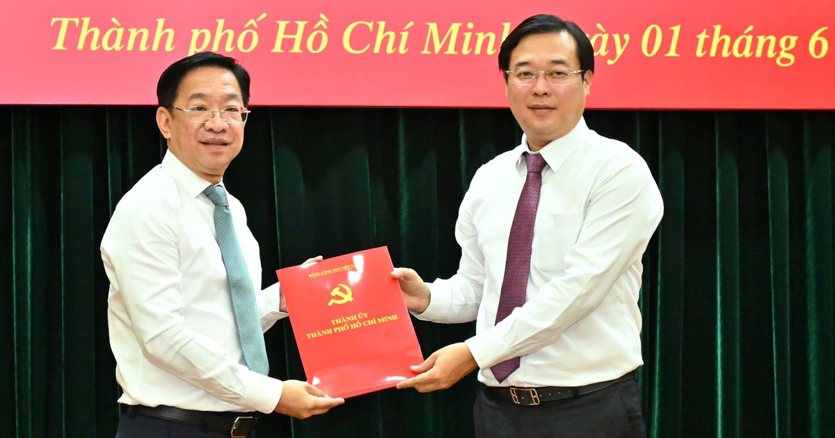 TP.HCM trao quyết định cho Bí thư phường An Khánh và An Phú Đông