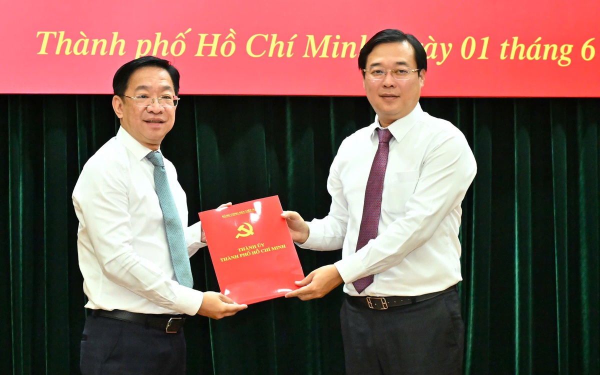 TP.HCM trao quyết định cho Bí thư phường An Khánh và An Phú Đông