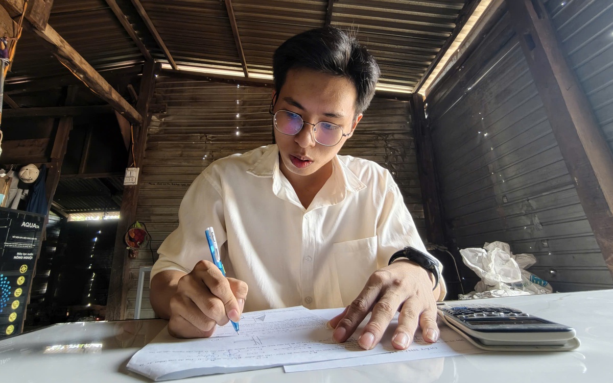 Chàng trai biến nhà mình thành 'phòng thi không giám thị' trước ngày thi thật