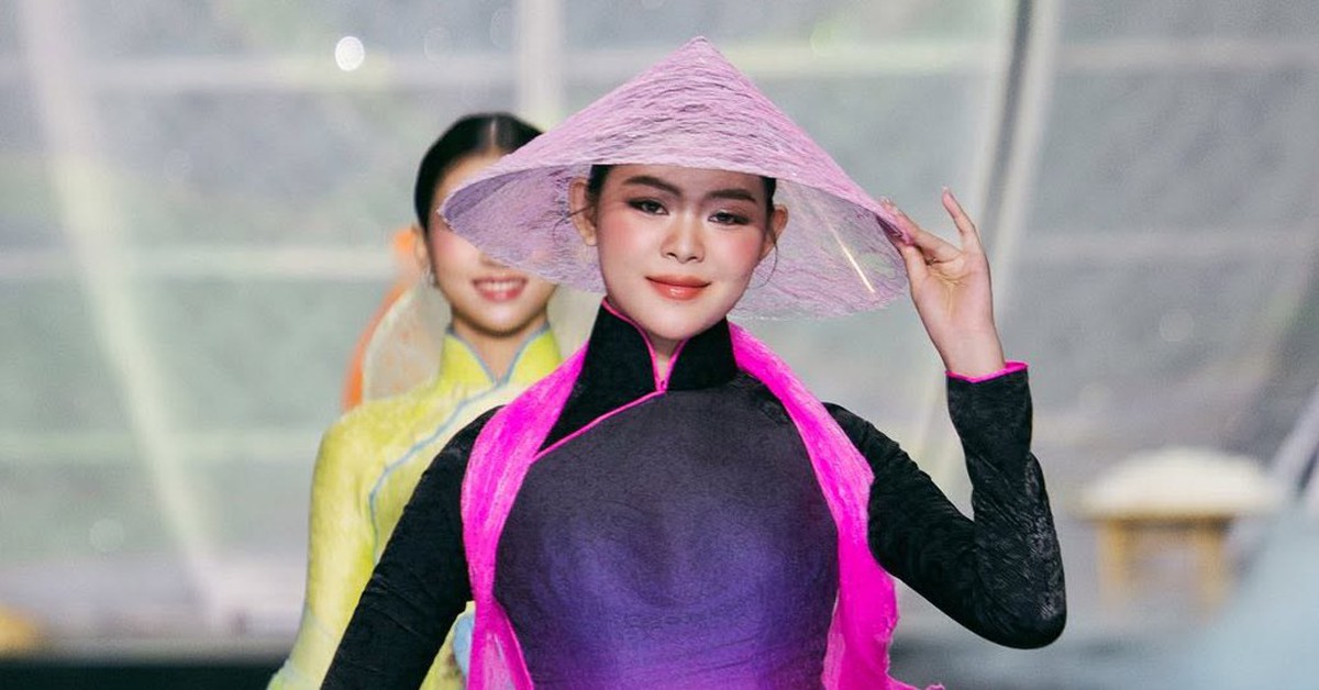 Thay vì kiện vi phạm bản quyền, Trung Đinh cho phép in lại áo dài để bán giá phổ thông