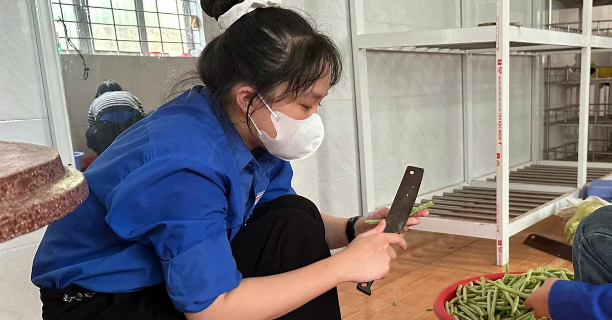 Thơm thảo bữa cơm tiếp sức sĩ tử vùng sâu Đắk Lắk