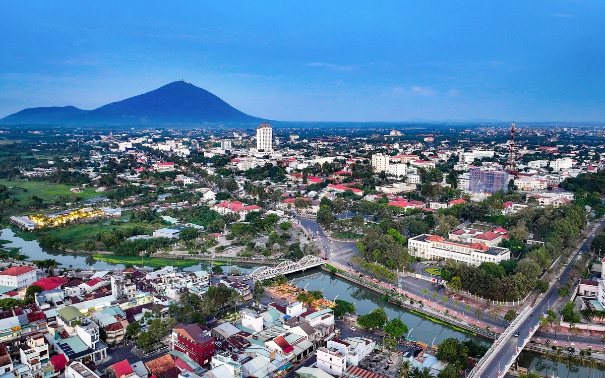 Quy hoạch đô thị Tân Ninh với núi Bà Đen thành trọng điểm du