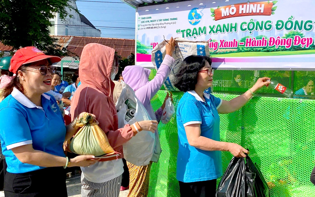 'Trạm xanh cộng đồng' của chị em phụ nữ, đổi rác lấy quà