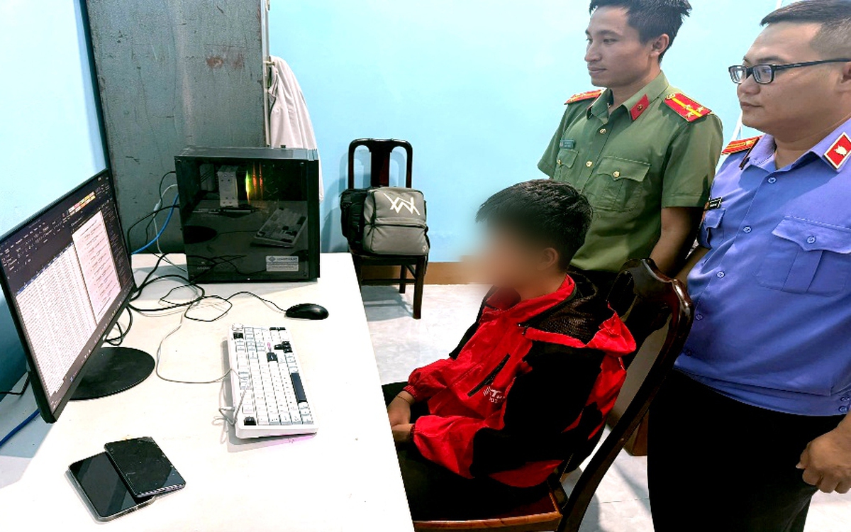 Nam sinh lớp 10 ‘hack’ hệ thống tiêm chủng quốc gia, bán 20 
