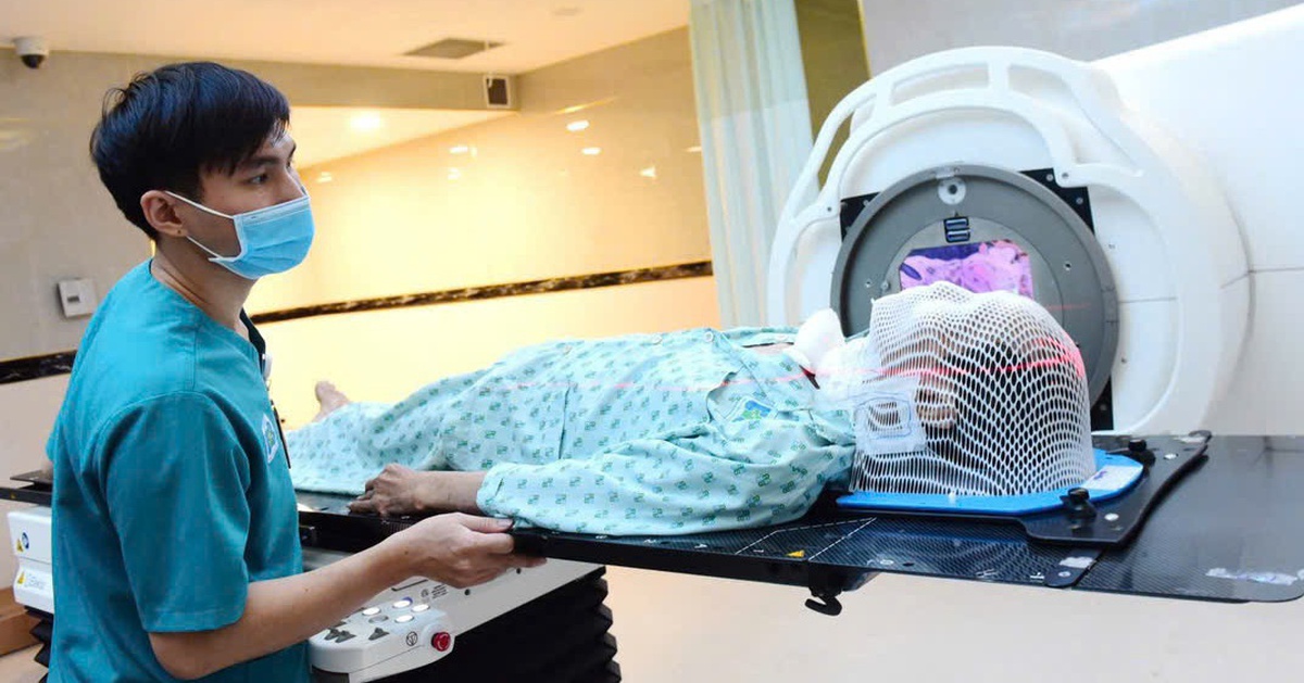 Gần 900 bệnh nhân ung thư chờ xạ trị, có người phải đợi tới 8 tuần