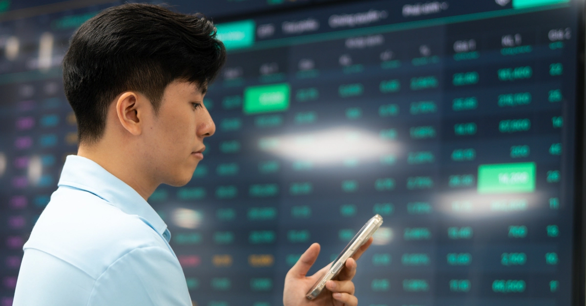 Dòng tiền đổ mạnh vào bất động sản, VN-Index tăng hơn 10 điểm