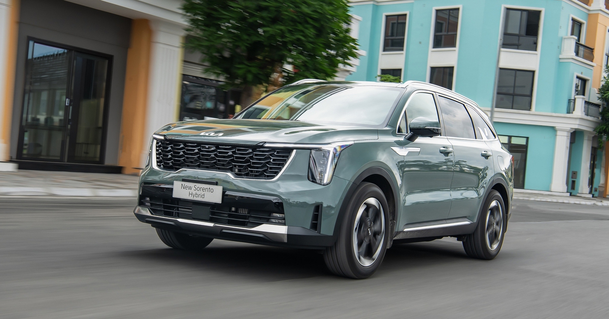 Kia Sorento hybrid ở Việt Nam giá từ 1,349 tỉ, gây ngạc nhiên khi rẻ hơn bản máy dầu