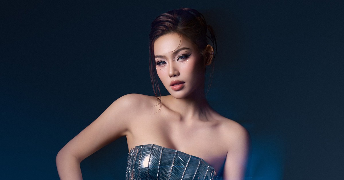 'Á hậu có nụ cười đẹp nhất' đại diện Việt Nam thi Miss Cosmo 2026