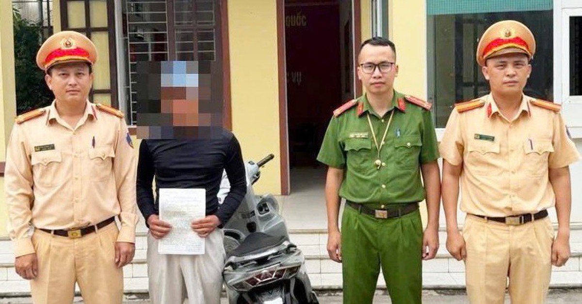 Buông hai tay chạy xe máy, bị phạt gần 18 triệu đồng