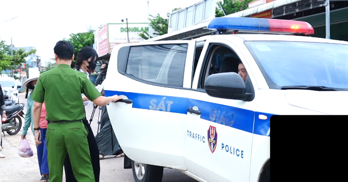 Đi nhầm điểm thi, nữ thí sinh được công an chạy xe 30km đưa đến đúng nơi kịp thi