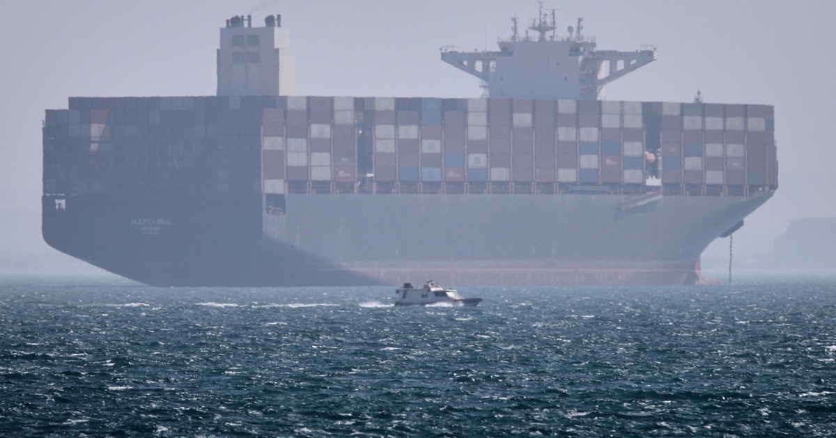 Iran tuyên bố đóng eo biển Hormuz