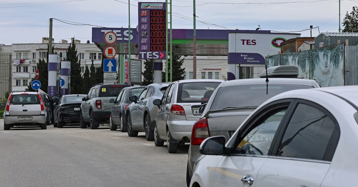 Nhiều cây xăng ở bán đảo Crimea đã cạn, chuyện gì đang xảy ra?