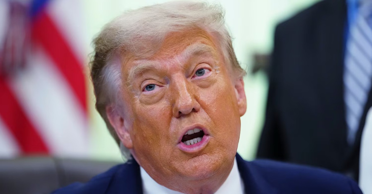 Ông Trump tiết lộ chiến dịch bí mật đưa 100 triệu thùng dầu qua eo biển Hormuz