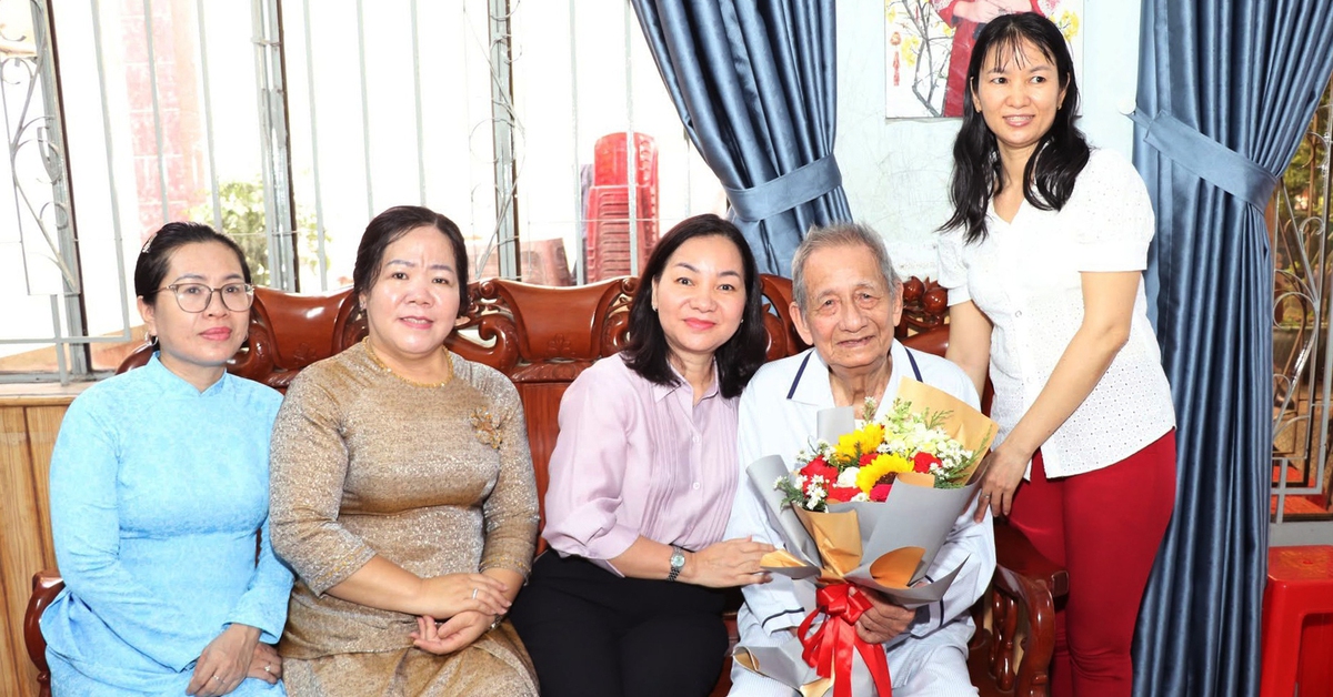 Lãnh đạo TP.HCM thăm, chúc thọ người cao tuổi tiêu biểu