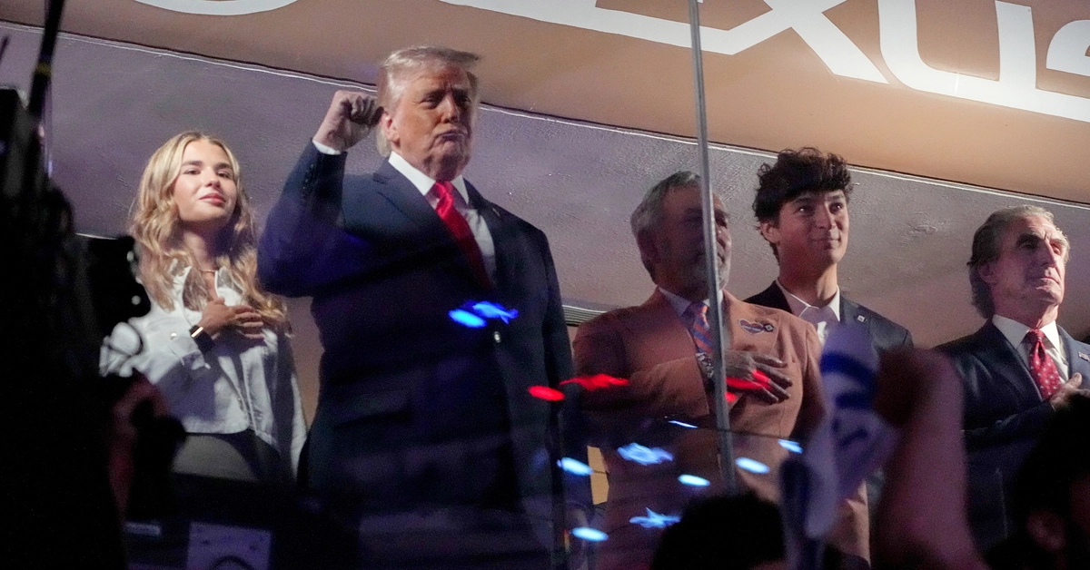 Dùng dằng cuộc chiến, cảnh báo từ việc ông Trump bị la ó tại trận chung kết NBA