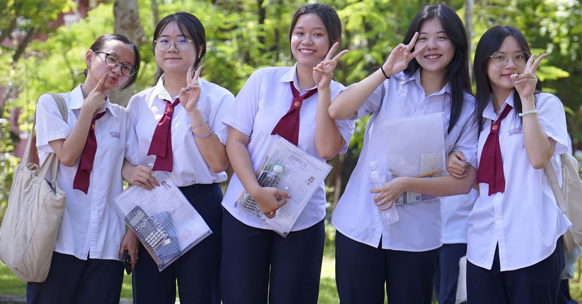 Sĩ tử 2K8 rạng rỡ tạm biệt mùa thi 2026