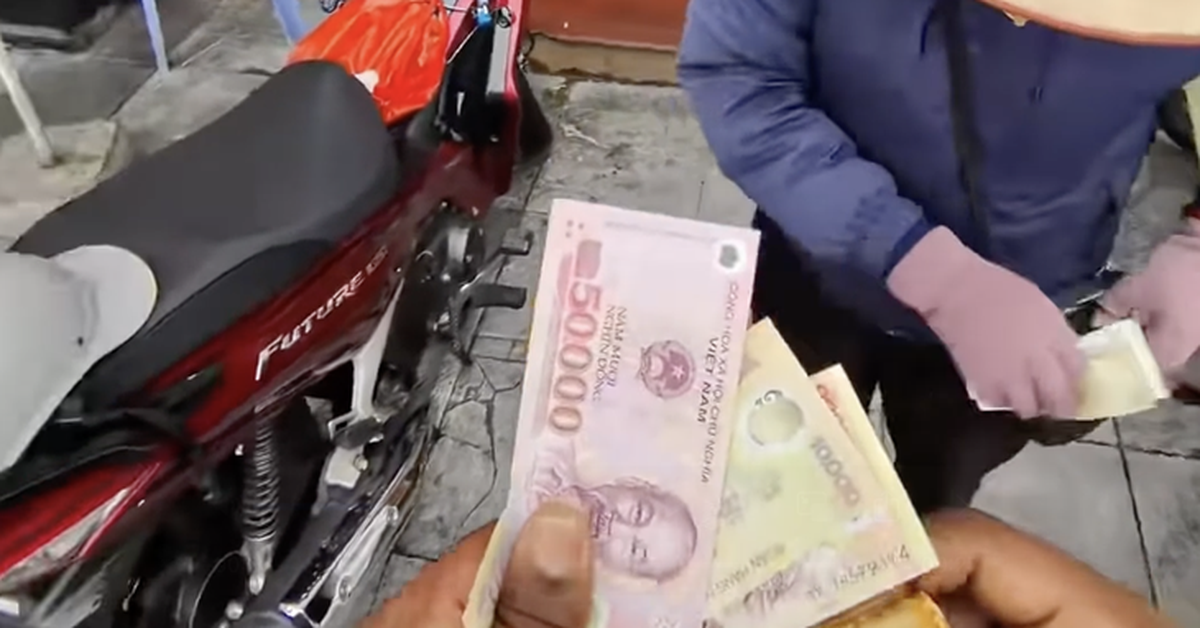 Bán bánh rán 'chặt chém', người phụ nữ bị phạt; Ai được trả 100% tiền khám chữa bệnh BHYT?