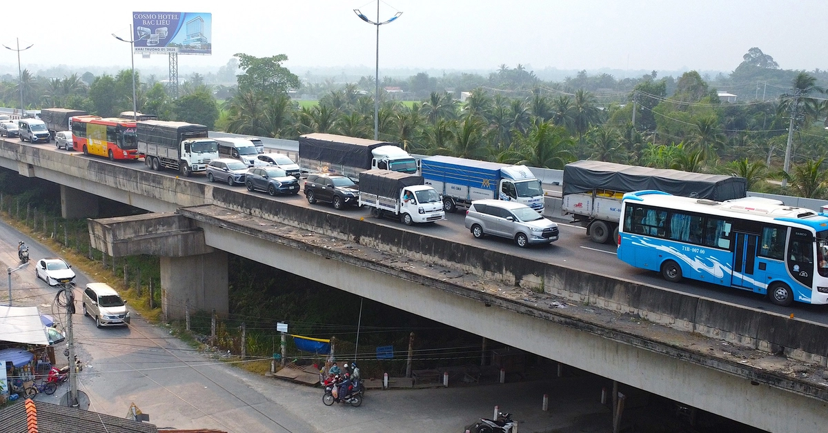 Cao tốc Bắc - Nam phía Tây: Lựa chọn đi trên cao để giải bài toán khát cát hay thi công đắp nền?