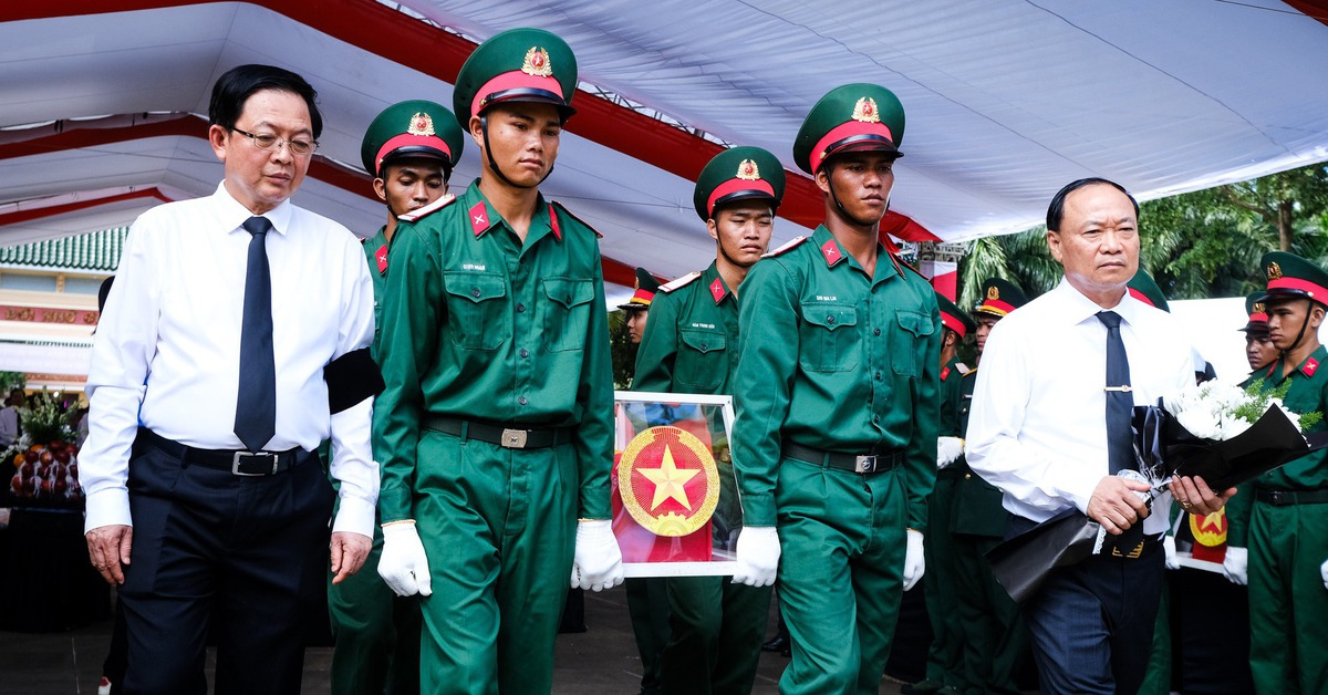 Gia Lai truy điệu và an táng 18 hài cốt liệt sĩ quân tình nguyện Việt Nam