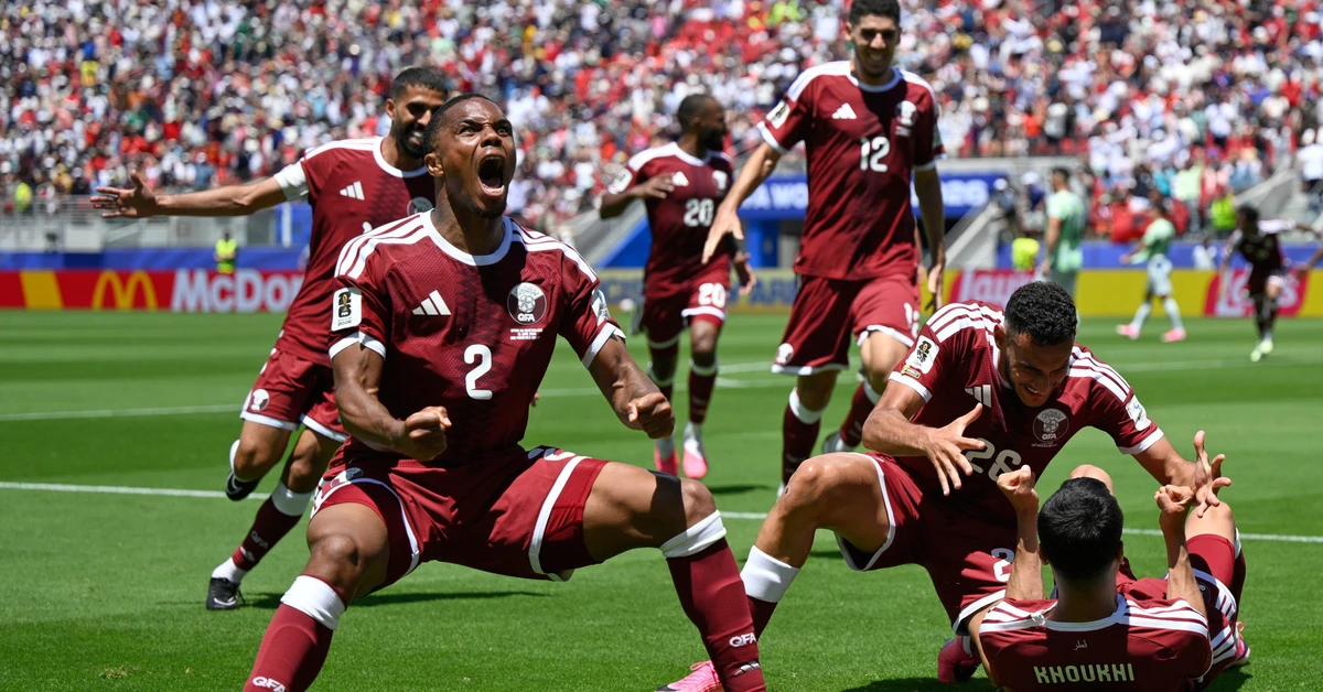 Cầm hòa 'lịch sử' trước Thụy Sĩ, Qatar có điểm số đầu tiên ở World Cup