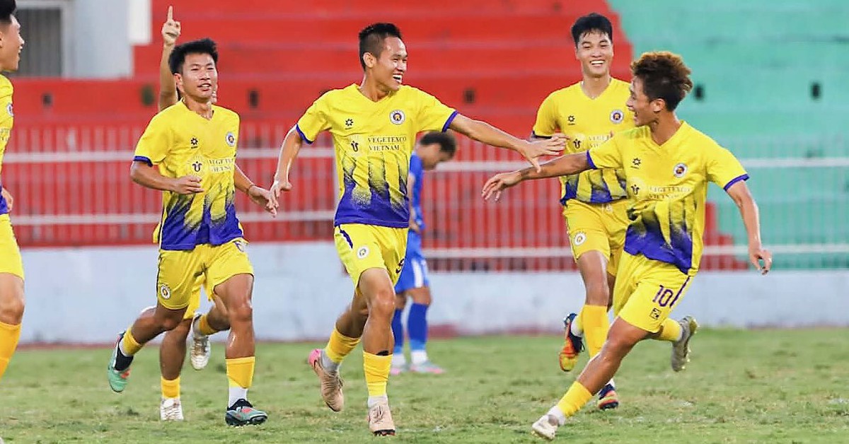 HLV Phạm Minh Đức lần thứ hai đưa Trẻ Hà Nội lên chuyên nghiệp