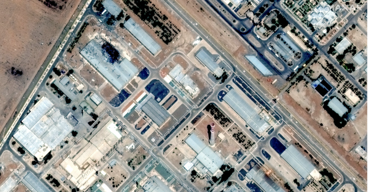 Rộ tin Iran đánh sập đường hầm chứa uranium, gây khó cho Mỹ