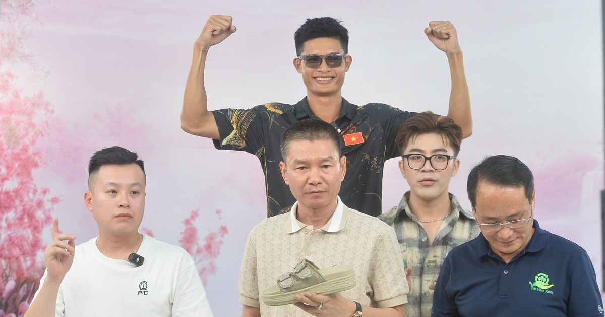 Livestream 'Tiếp sức hoa mặt trời' chấn động về giá thu gần 320 triệu đồng trong 30 phút đầu tiên