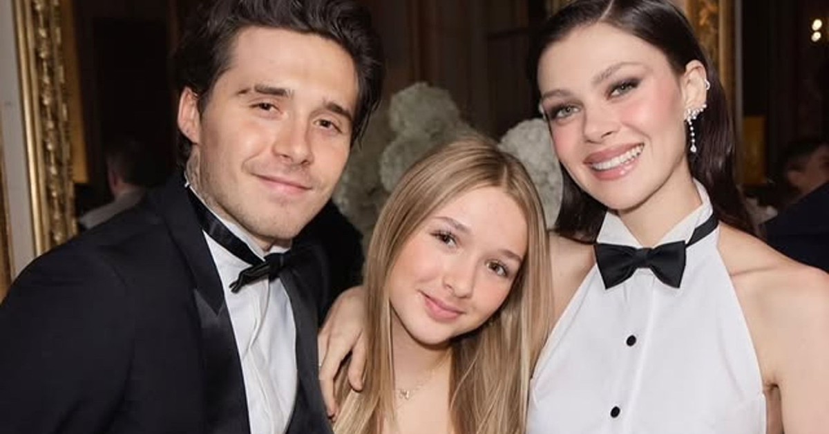 Brooklyn Beckham tố cáo cha mẹ lợi dụng em gái Harper