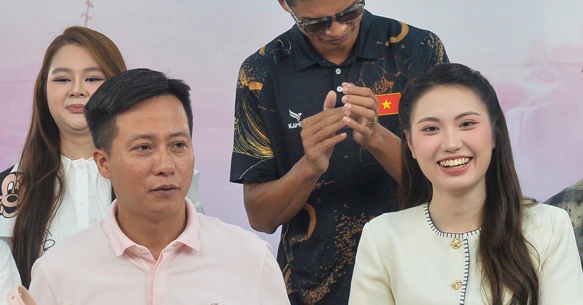 Livestream 'Tiếp sức hoa mặt trời' chấn động về giá, thu 700 triệu đồng sau 1 tiếng lên sóng