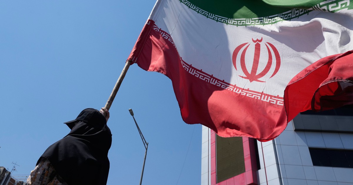 Iran chỉ trích việc ông Trump ‘khăng khăng’ đòi ký thỏa thuận vào ngày sinh nhật của mình