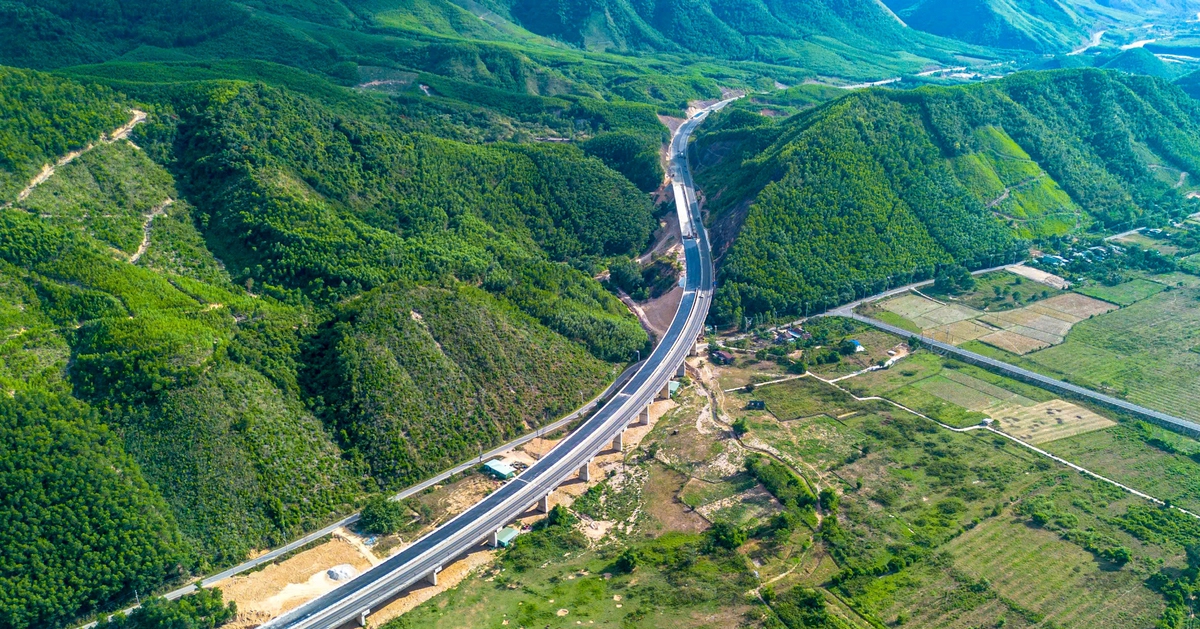 Diện mạo cao tốc La Sơn - Hòa Liên 4 làn xe gần đến ngày về đích