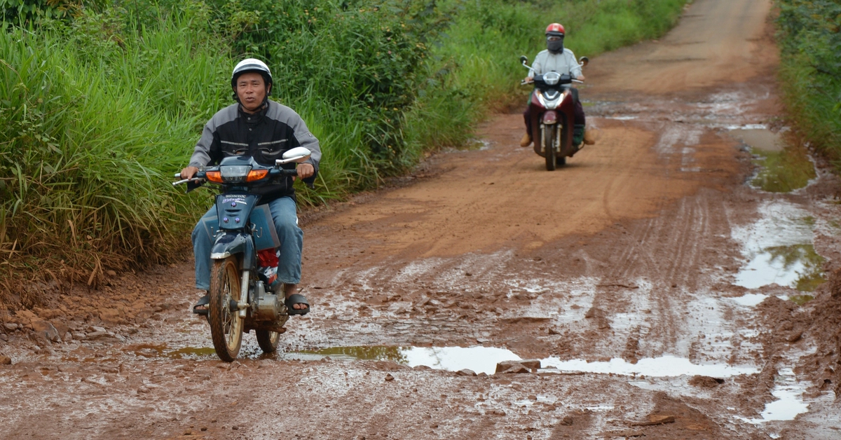 Đường xuống cấp nguy hiểm, dân mong chờ sửa