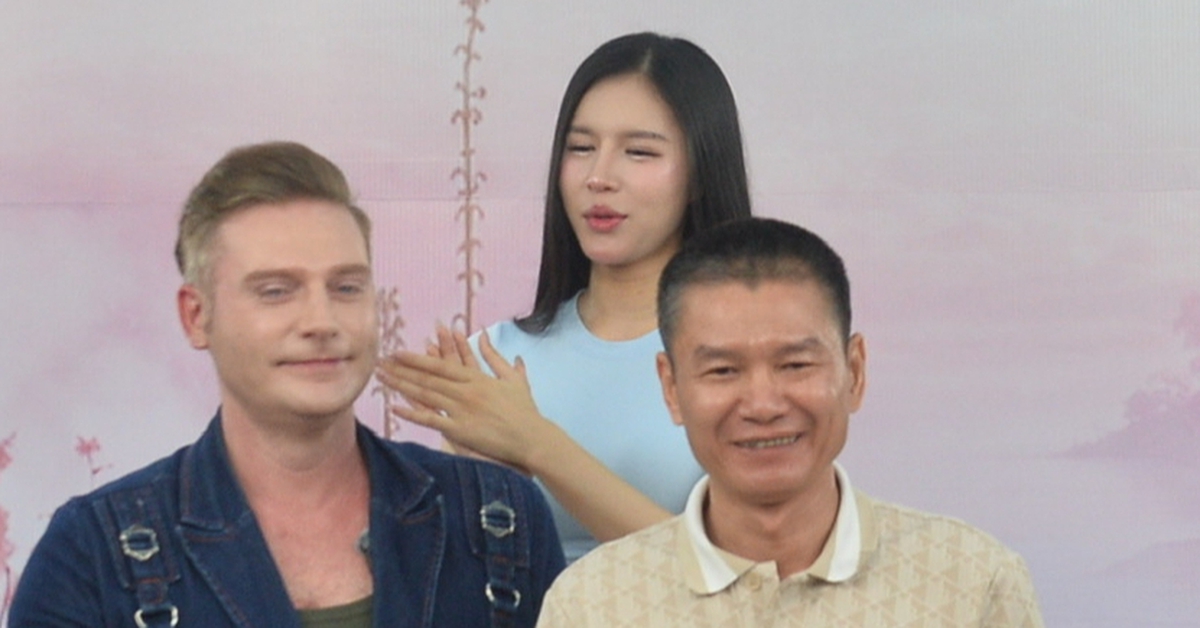 Livestream 'Tiếp sức hoa mặt trời': Gần 20.000 sản phẩm đã được chốt, về trưa càng giảm giá sâu