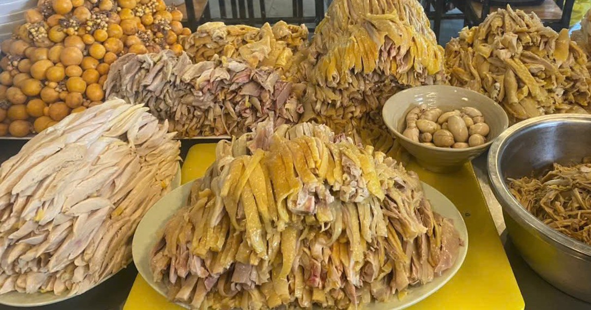 Ăn phở thì thịt gà trống là ngon nhất