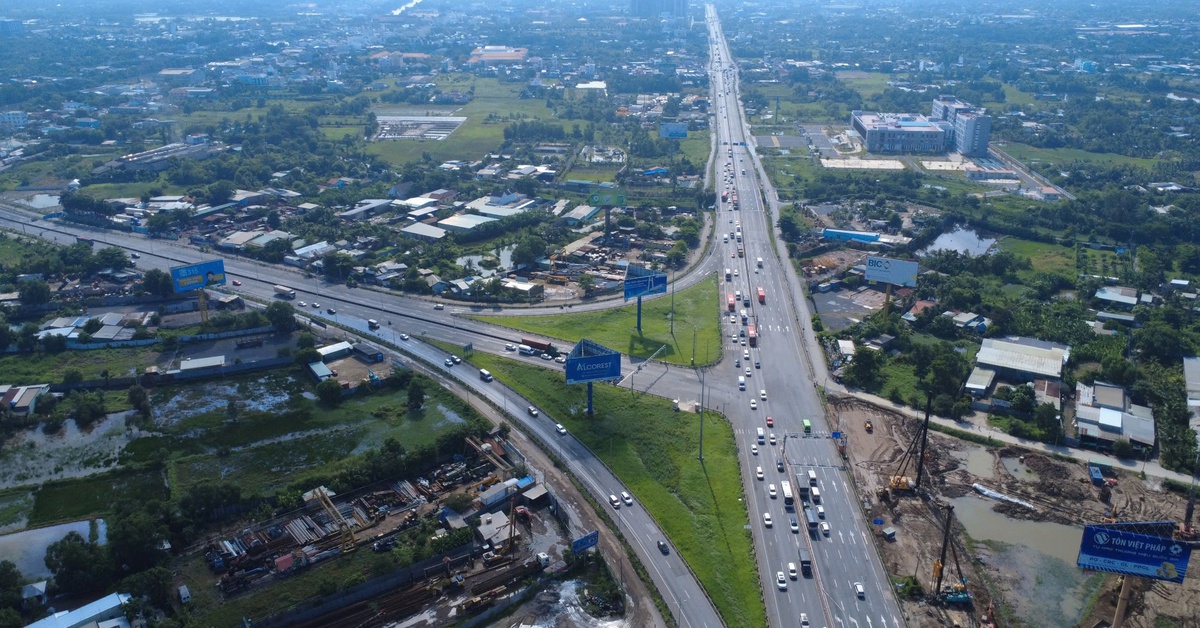 Bộ trưởng Bộ Xây dựng: Khẩn trương bàn giao mặt bằng mở rộng cao tốc TP.HCM - Trung Lương - Mỹ Thuận