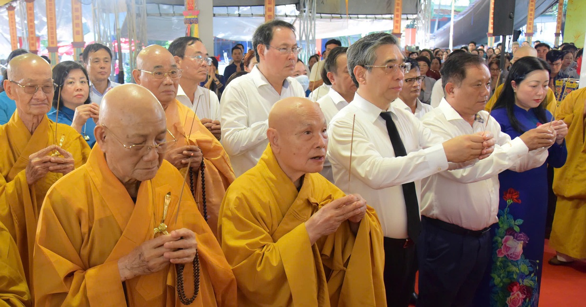 Lãnh đạo TP.HCM, Quân khu 7 dự lễ tưởng niệm, cầu siêu liệt sĩ tại công viên Lê Thị Riêng