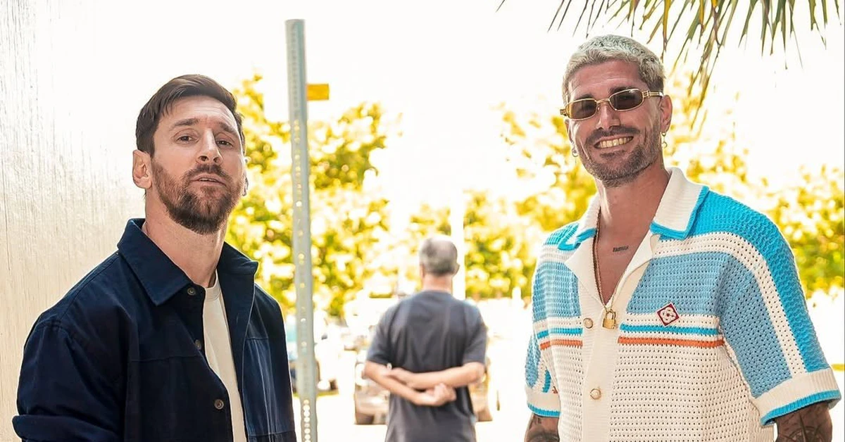 Messi sành điệu bên 'cầu thủ đẹp trai nhất World Cup'