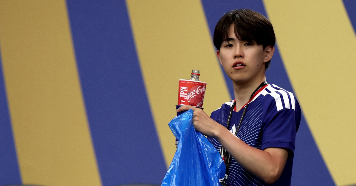 Cổ động viên Nhật Bản dọn sạch rác ở World Cup, ở Việt Nam cũng đã có điều tuyệt vời như vậy rồi mà