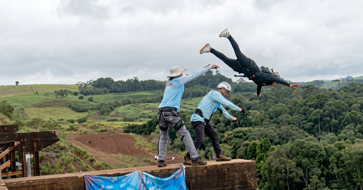 Ba nhân viên bị cáo buộc ngộ sát trong vụ cô gái thiệt mạng khi nhảy bungee không dây an toàn