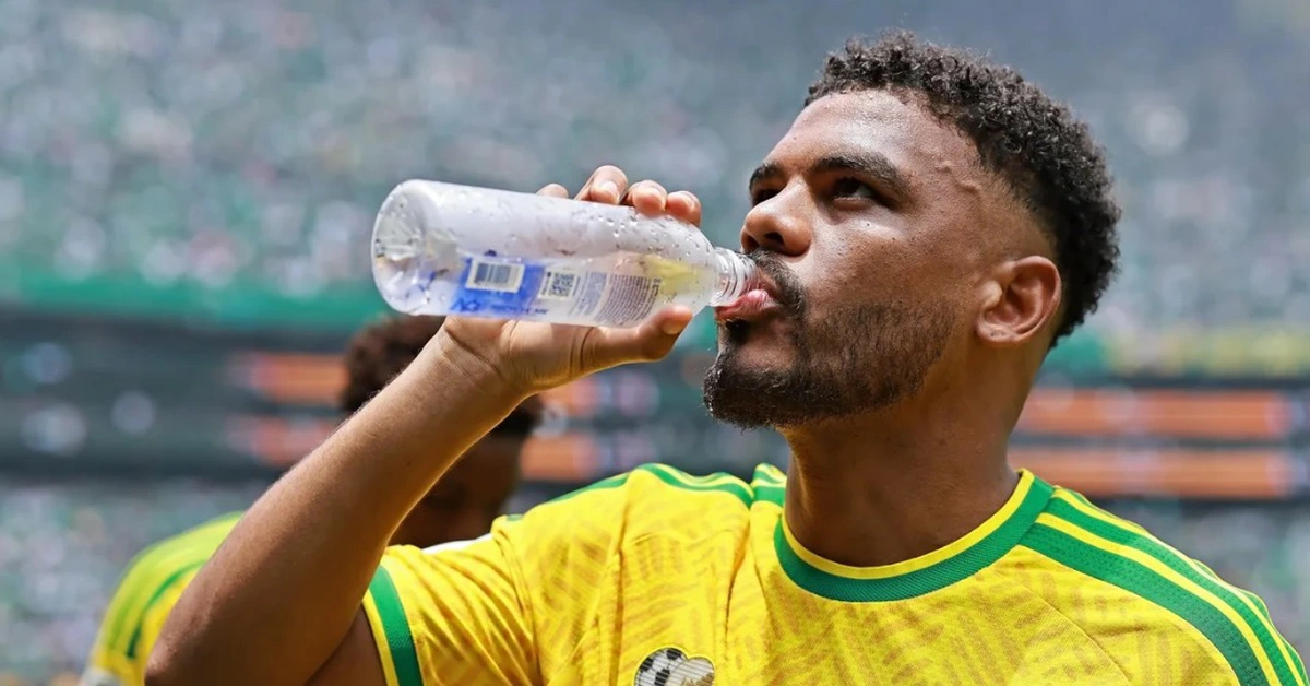 World Cup gây mất hứng vì 'đá đang hay, bắt ngừng... uống nước'
